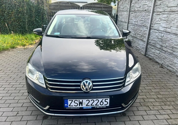 Volkswagen Passat cena 35000 przebieg: 196000, rok produkcji 2011 z Babimost małe 232
